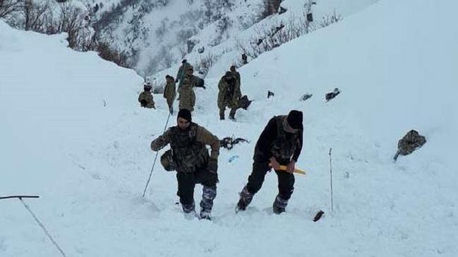 Hakkari'de askerlerin zerine  dmesi sonucu 1 askerimiz ehit oldu