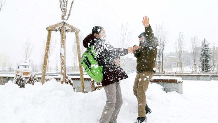 Hakkari'de okullar tatil edildi  