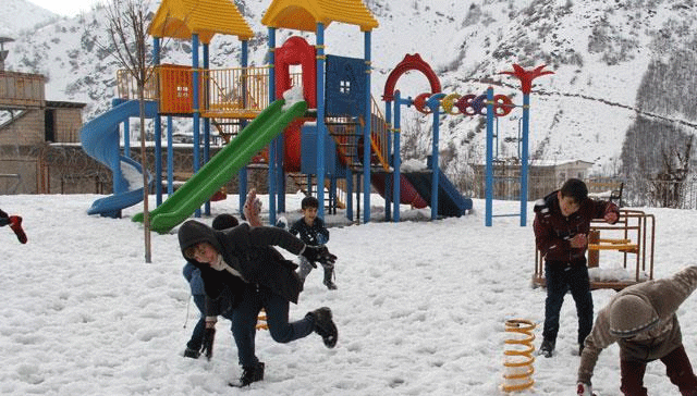 Hakkari'de eitime kar engeli