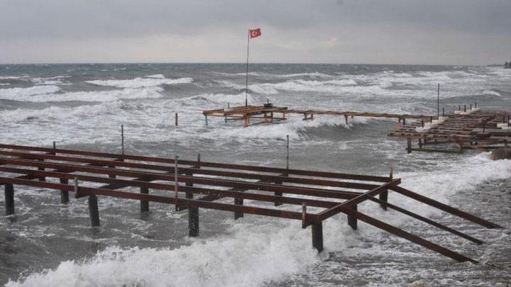 Kuzey Ege'de feribot seferlerine frtna engeli