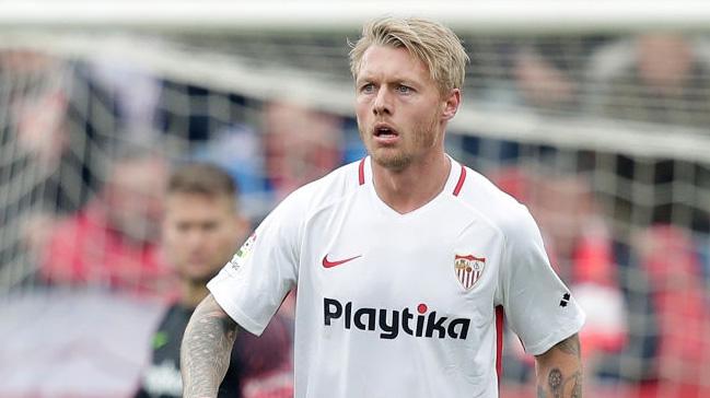 Galatasaray Simon Kjaer iin Sevilla'ya 5 milyon Euro'luk teklif sunacak