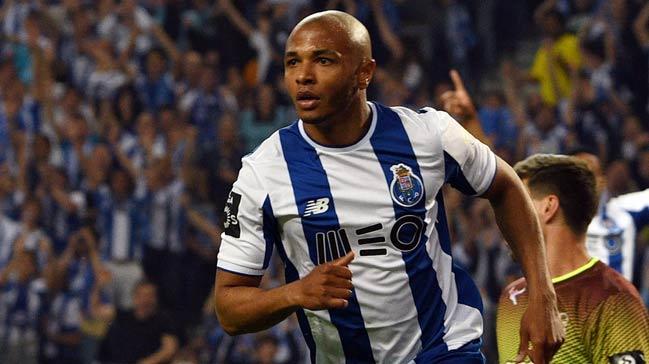 Fenerbahe, Yacine Brahimi'yi satn alma opsiyonuyla kiralamak istiyor