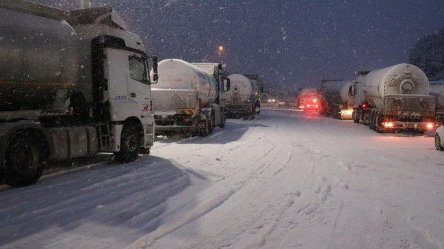 Bolu Da geii TIR ve kamyonlara kapatld