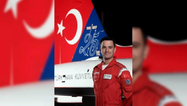 Trk Yldzlar pilotu ve 20 asker FET'den tutukland