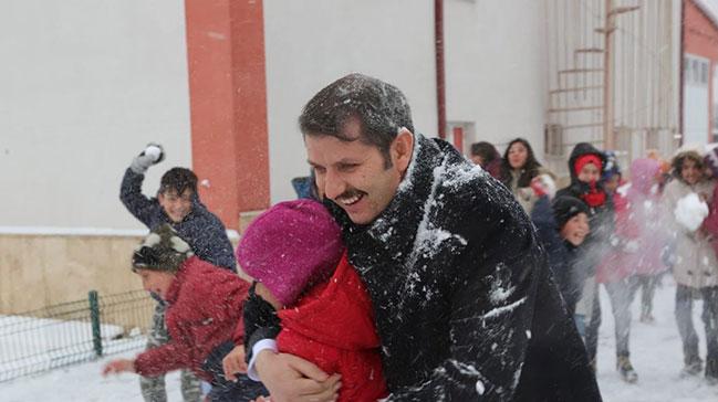 Sivas Valisi Ayhan'n sosyal medyadan yapt aklamalar byk beeni alyor