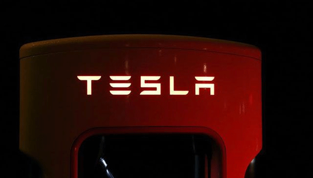 Tesla srcsz aralar konusunda mterilerini uyard