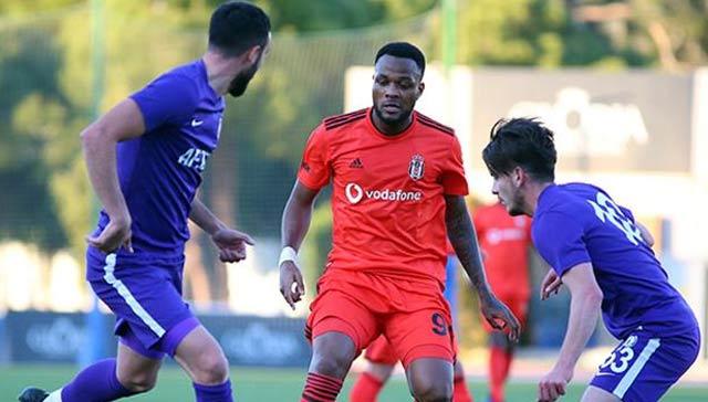 Cyle Larin'den Burak Ylmaz itiraf: Forvet rekabetini ykseltecek