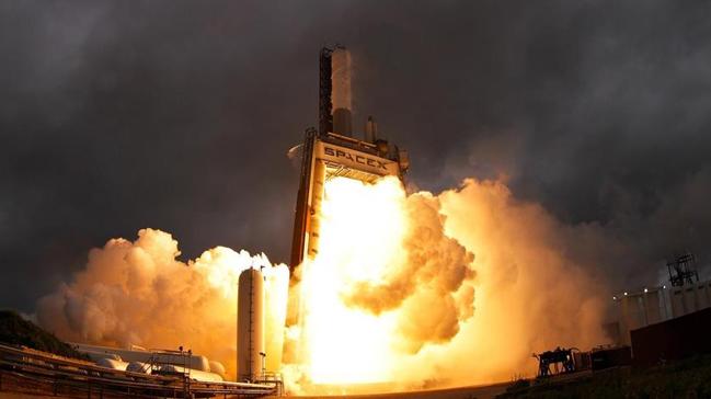 SpaceX, 10 haberleme uydusunu yrngeye gnderdi