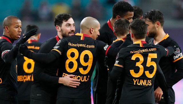 Forvetsiz Galatasaray gol atmaya devam ediyor! 1-1