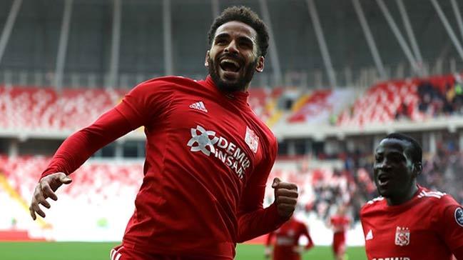 Douglas'n transferi yabanc says 14e ykselen Beikta'ta kontenjana takld