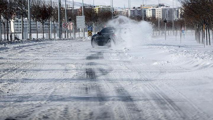 'Karl ve buzlu' yollar kullanan srclere uyarlar