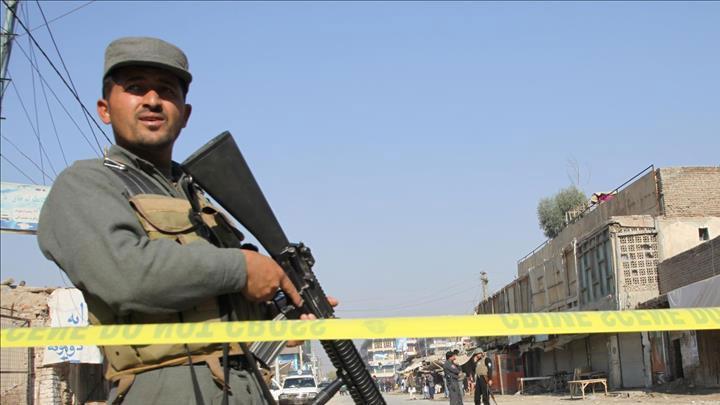 Afganistan'da Taliban polis karakoluna saldrd