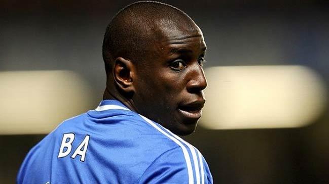 Fenerbahe, Galatasaray'n da peinde olduu Demba Ba iin harekete geti