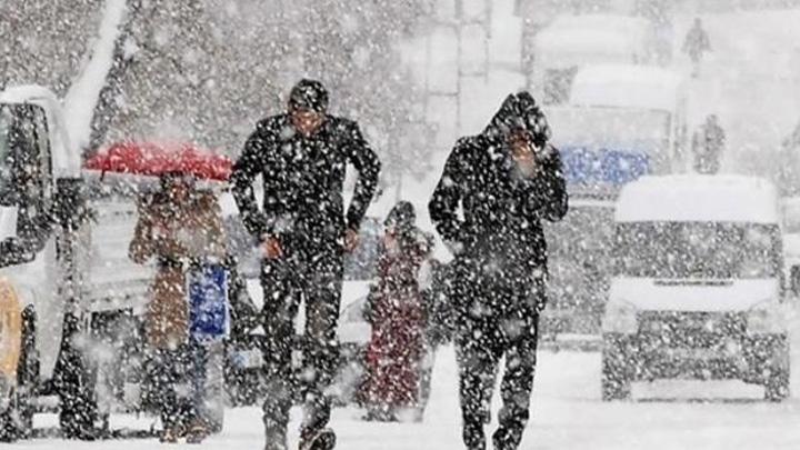 stanbul'un yksek kesimlerinde kar ya balad 