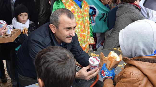 Tunceli Valisi Sonel'den ocuklara mangal ikram