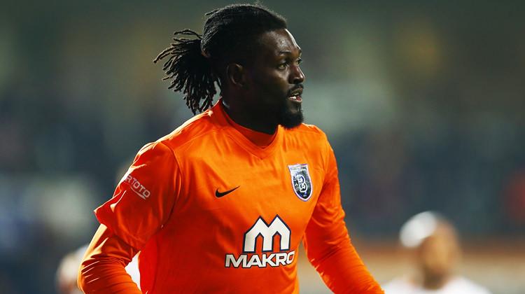 Fenerbahe'de gndem Adebayor