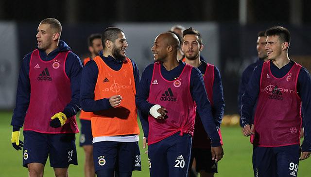 Fenerbahe taraftarlarndan Benzia ve Slimani'ye fke