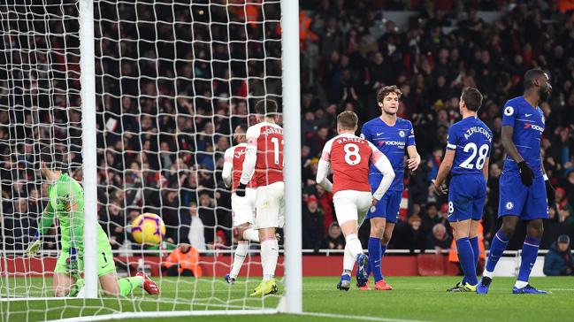Londra derbisinde Arsenal, sahasnda Chelsea'yi 2-0 malup etti