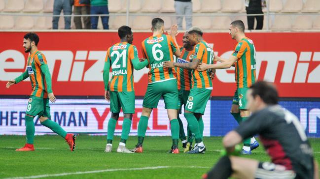 Alanyaspor sahasnda Sivasspor'u 2-0 malup etti