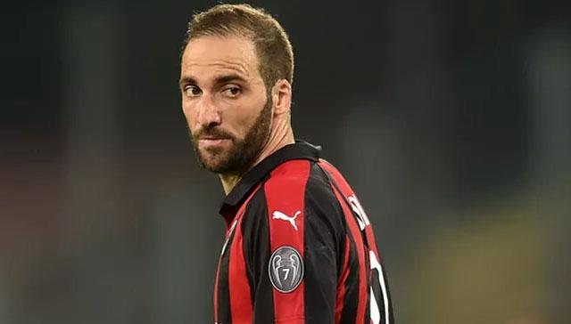 Gonzalo Higuain yarn Chelsea formas giyecek