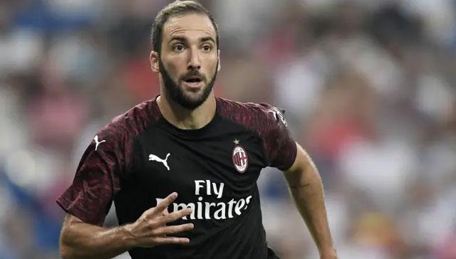 Higuain Londra'da!