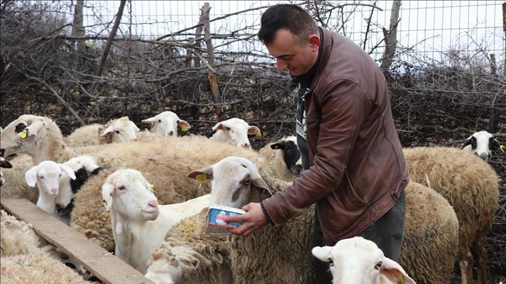 Bir elini kaybetti devlet desteiyle retime devam etti