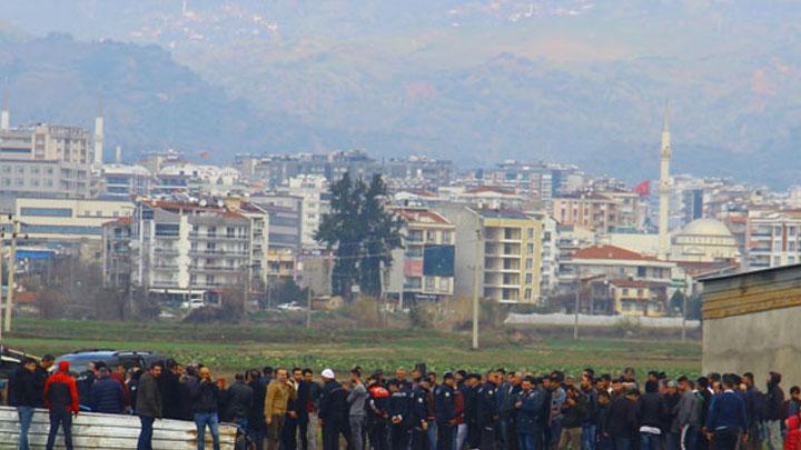 Aydn Kadky Mezarl karsnda bulunan koyun alnda bir ceset bulundu