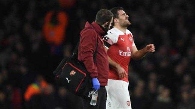 Arsenal'de Sokratis bir ay forma giyemeyecek