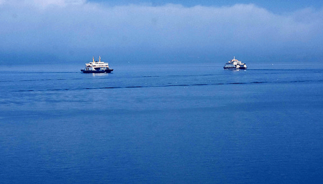 2 sava gemisi bir sahil gvenlik botu Kardakta
