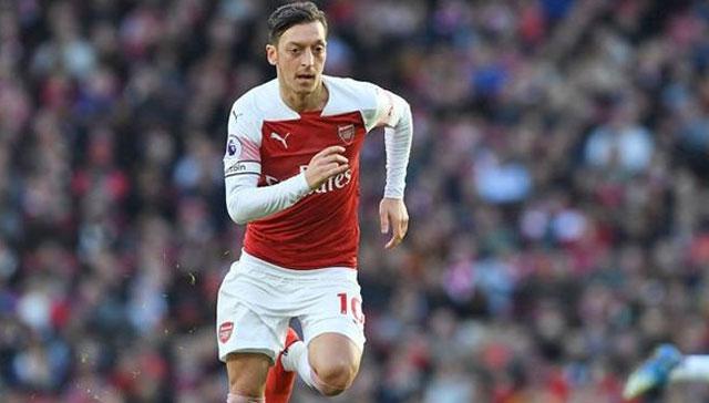 Takas olmad! Mesut zil Arsenal'de kald