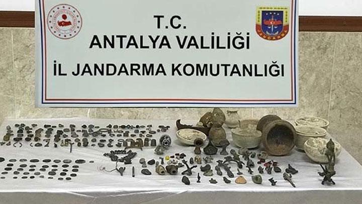 Antalyada 241 para tarihi eser ele geirildi