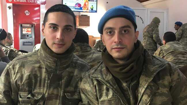 26 yllk kardeiyle askerde badi oldu