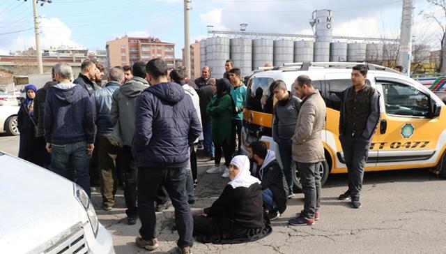 Diyarbakr'da olay izlemeye dald, ayann zerinden araba geti