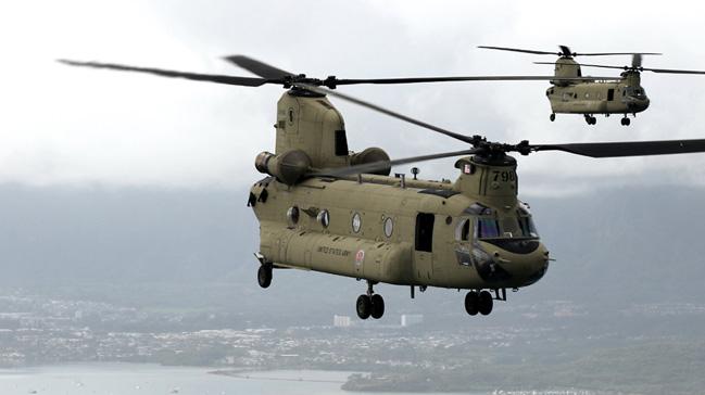 Hindistan Hava Kuvvetleri'ne 15 Chinook helikopterinin ilk 4' teslim edildi 