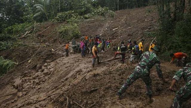 Endonezya'da meydana gelen heyelanda 4 kii hayatn kaybetti