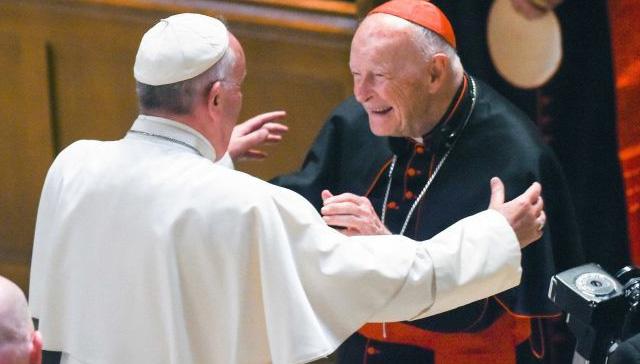Vatikan, ilk defa bir kardinali cinsel taciz iddiasyla kovdu