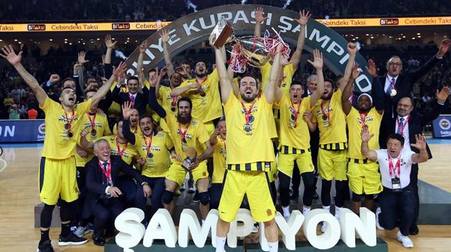 Finalde Anadolu Efes'i 80-70 yenen Fenerbahe Beko, Trkiye Kupas'nn sahibi oldu