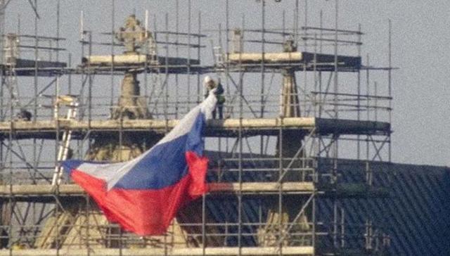 ngiltere'nin en eski katedraline Rus bayra asld, kriz kt