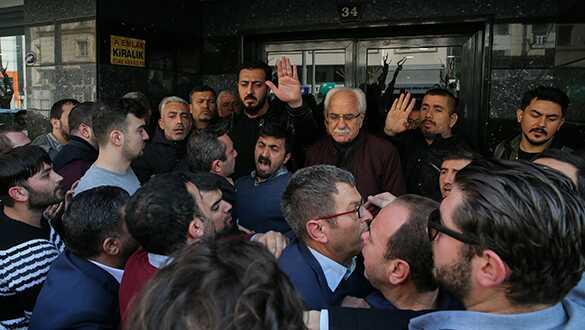 CHP zmir l Bakanl nnde yumruklu protesto