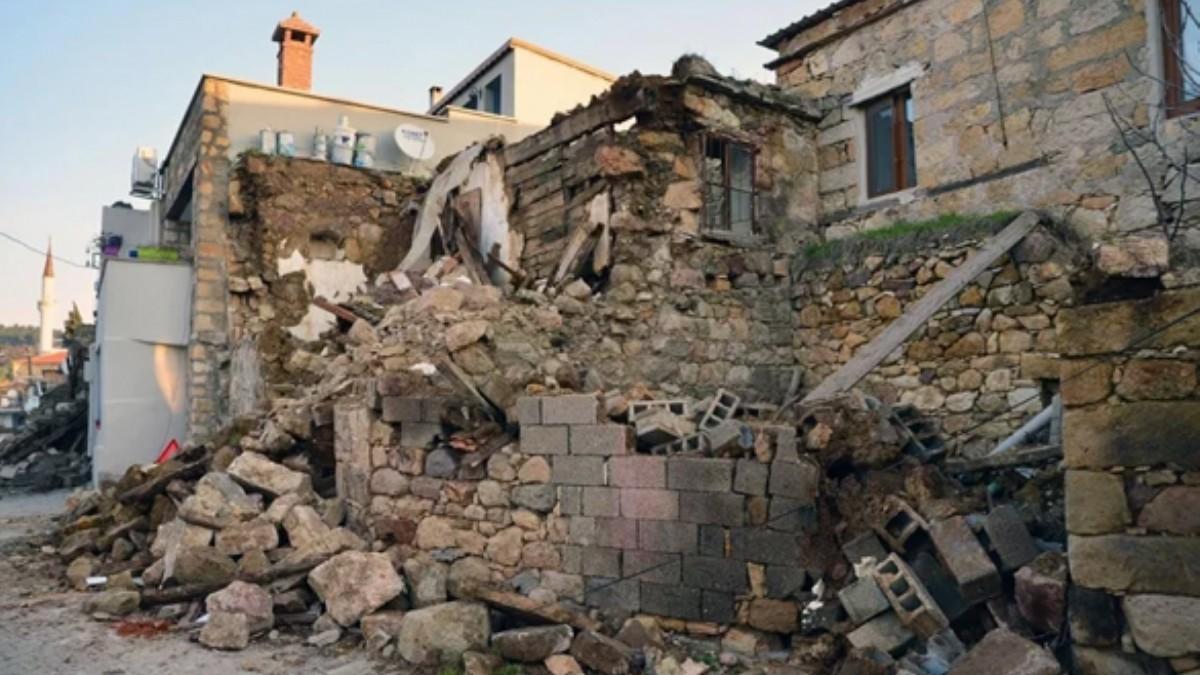 Bakan Kurum'dan anakkale'deki depremle ilgili aklama