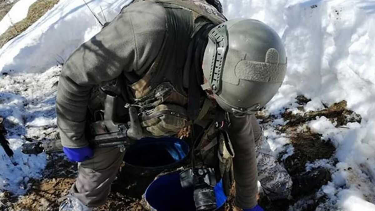 Bitlis'te terr operasyonda topraa gml malzeme ele geirildi
