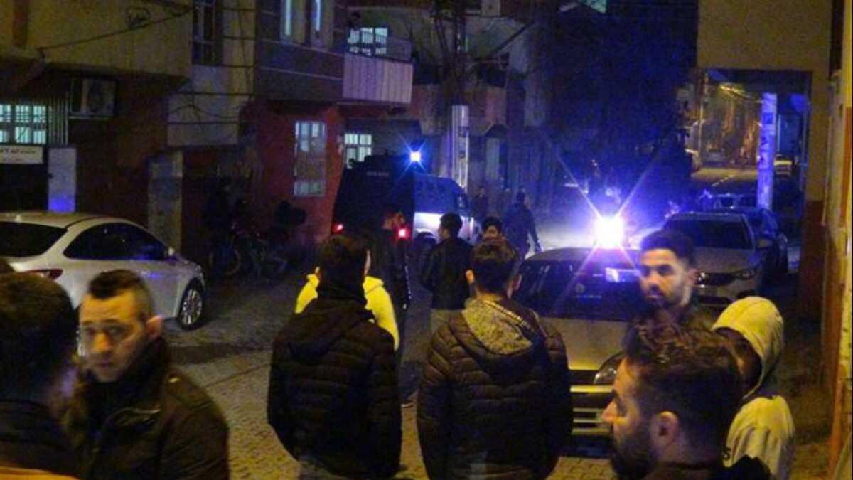 anlurfa'da komu aileler arasnda 'tal-sopal-bakl' kavga: 5 yaral