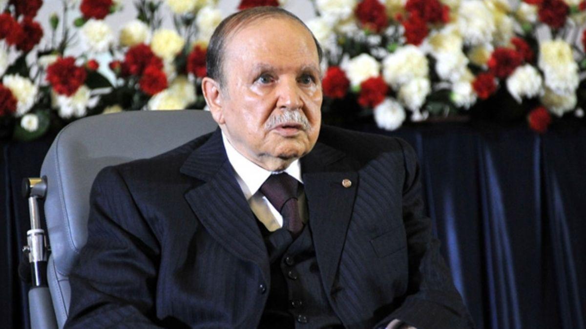Cezayir Cumhurbakan Buteflika beinci dnem iin adaylkta srarl