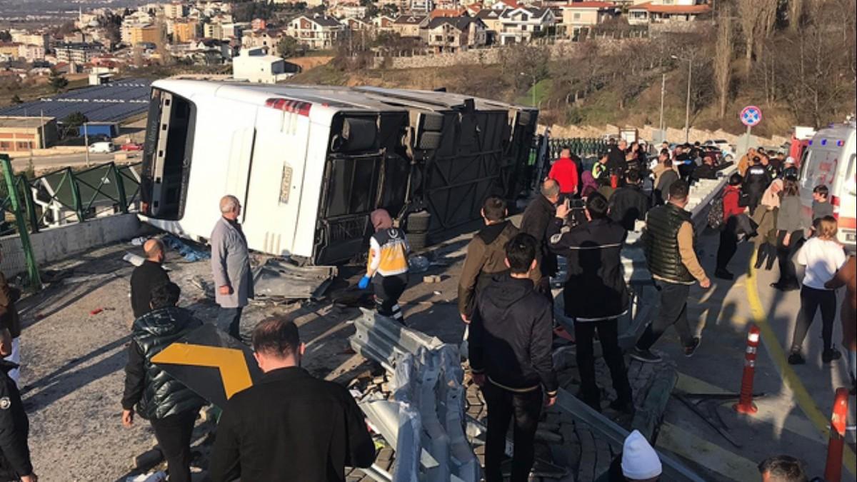 Son dakika...Bursa'da, Uluda yolunda bir otobs devrildi