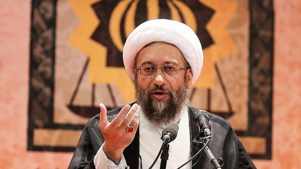 Laricani: Ruhani'nin 'lke 10-20 kiinin eline braklamaz' ifadesi yanltcdr