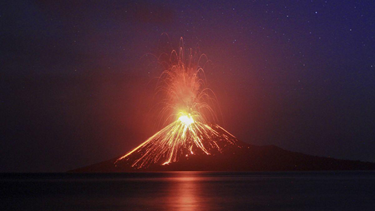 Endonezya'da Anak Krakatau Yanarda'na artan volkanik hareketlilik nedeniyle yaklalmamas istendi