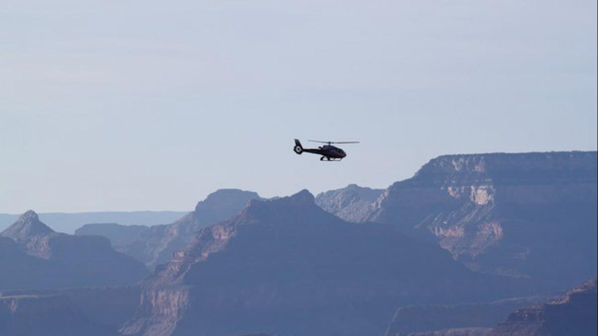 Kenya'da helikopterin dmesi sonucu pilot ve 4 Amerikal turist ld