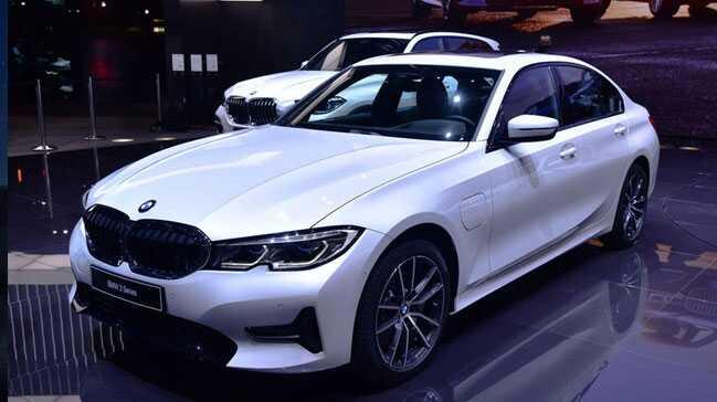Yeni BMW 3 Serisi, hibrit versiyonu ile Cenevre’de