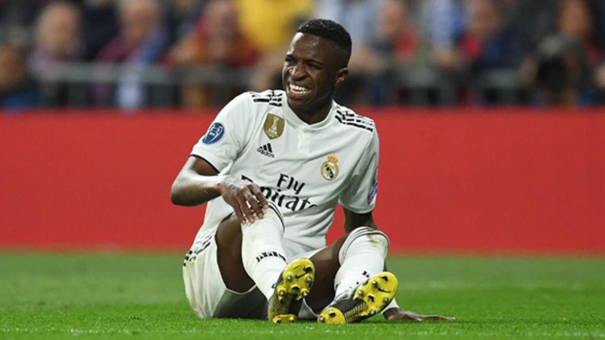 Real Madrid'in Brezilyal yldz Vinicius Junior 2 ay sahalardan uzak kalacak