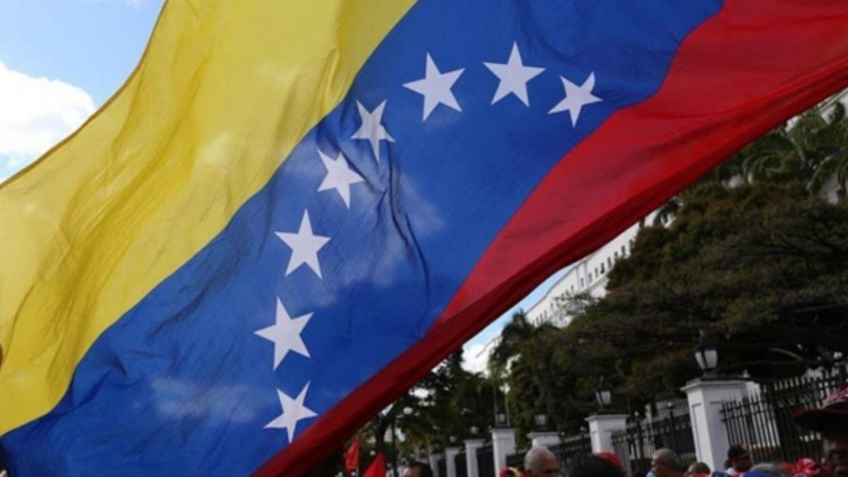 Venezuela Almanya Bykelisi'ne lkeyi terk etmesi iin 48 saat sre verdi